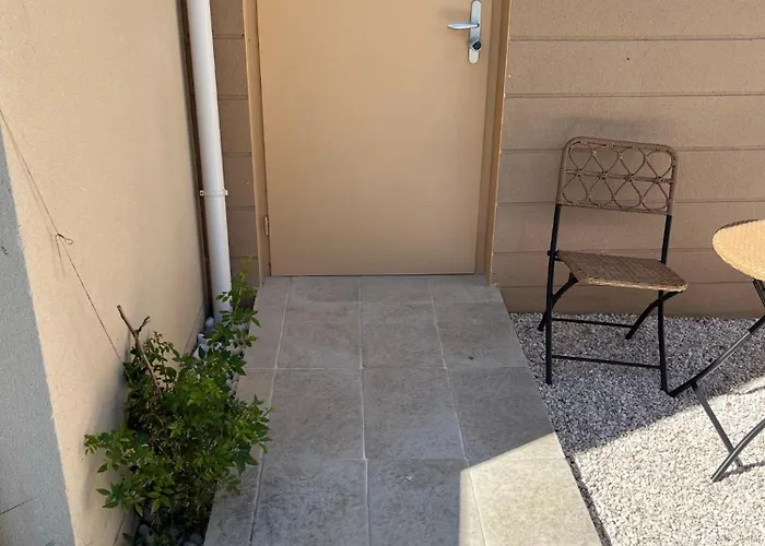 Neuf Avec Terrasse Et Entree Independante アパート *